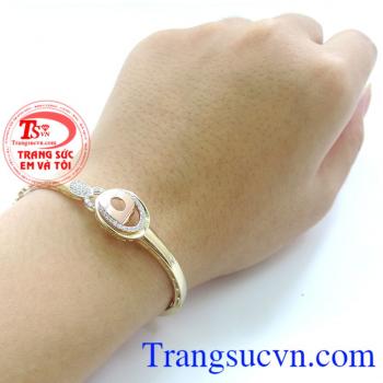 Chiếc vòng tay vàng đem lại vẻ đẹp thời thượng cho người phụ nữ, là món trang sức không thể thiếu. Vòng tay vàng tây 10k Korea