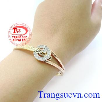 Chiếc vòng tay xinh xắn là một món trang sức luôn được phái nữ ưa chuộng. Vòng chanel xinh