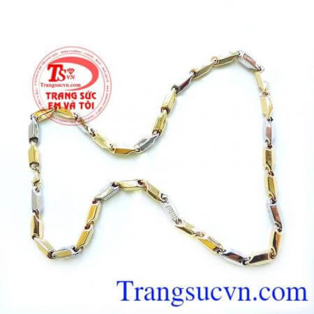 Dây chuyền vàng khắc chữ Vạn với mong muốn mang lại may mắn cho người đeo,