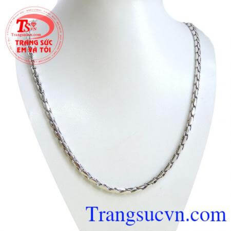 Đeo dây chuyền vàng đeo hợp thời trang, sang trọng khách hàng ưa chuộng và bình chọn nhiều năm liền đối với sản phẩm dây chuyền vàng