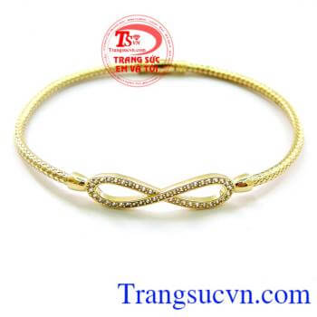 Thiết kế với những đường nét thanh thoát, chiếc lắc tay nhỏ nhắn là món trang sức yêu thương vừng bền theo thời gian. Lắc nữ 10k nhập thời trang