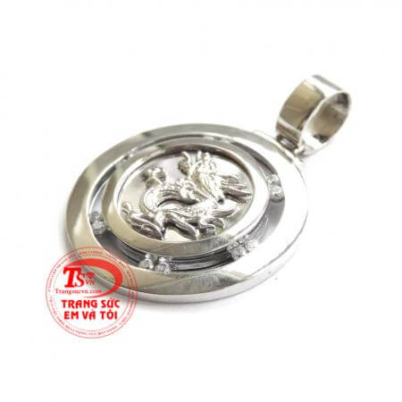 Mặt dây chuyền vàng nam tính đeo cùng dây chuyền vàng