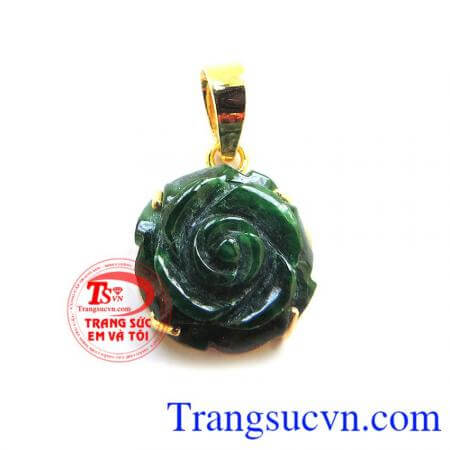 Mặt dây hoa hồng ngọc phỉ thúy là món quà tặng Vợ,Tặng Bà,Mẹ và chị em nhân ngày kỷ niệm rất ý nghĩa.