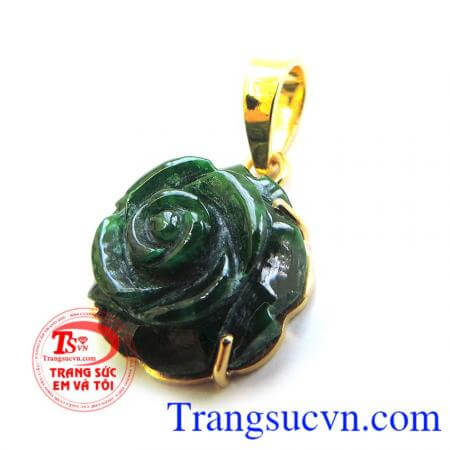 Mặt dây hoa hồng ngọc phỉ thúy