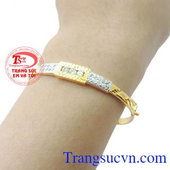 Nhận thiết kế vòng tay theo yêu cầu từ những mẫu thiết kế độc đáo và thời trang đến những mẫu đang thịnh hành trên thế giới. Vòng nữ vàng quý phái 