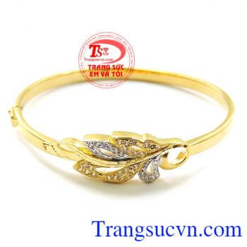 Chiếc lá may mắn vòng vàng