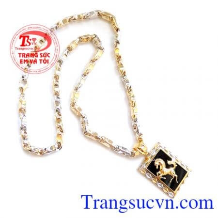 Mặt ngựa đeo cổ đeo cùng dây chuyền vàng