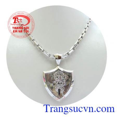 Mặt khiên vàng trắng kiếm kết hợp cùng dây chuyền vàng trắng, tinh tế và sang trọng