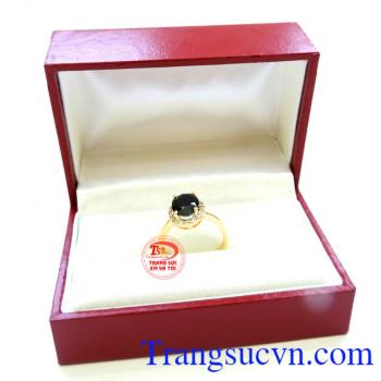 Nhẫn nữ vàng tây gắn đá thiên nhiên chế tác tinh tế mang đến những đường nét sáng,bóng bền đẹp cho chiếc nhẫn nữ đeo hợp thời trang,chất lượng vàng được đảm bảo uy tín