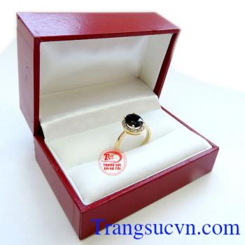 Đá thiên nhiên hộ mệnh mang lại may mắn, sức khỏe cho người sử dụng. Khách hàng ưa chuộng sản phẩm Nhẫn nữ vàng tây đá quý bền đẹp.