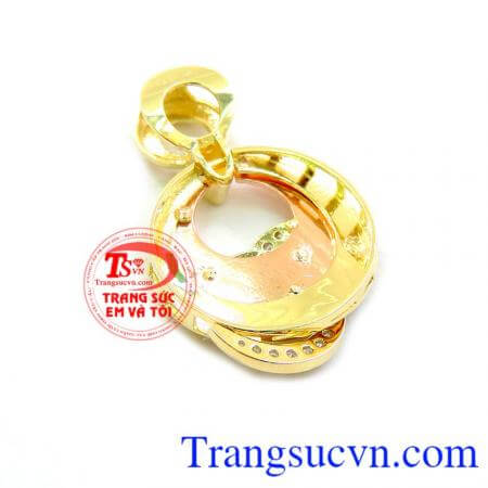 Chiếc mặt dây chyền xinh xắn là món quà yêu thương đong đầy ý nghĩa dành cho người phụ nữ của bạn. Mặt nữ Chanel 3d