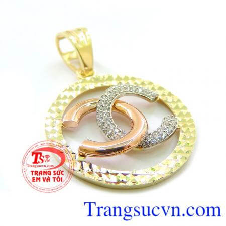 Trang sức Em và tôi tự hào luôn đem đến cho Khách hàng những sản phẩm chất lượng nhất, thẩm mỹ nhất cũng như những dịch vụ chăm sóc chuyên nghiệp nhất. Mặt chữ logo Chanel 3 màu