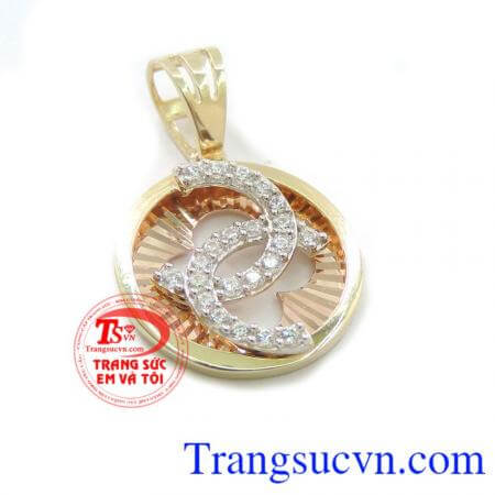 Thiết kế mặt dây chuyền xinh theo cách phong cách khác nhau hợp thời trang. Mặt nữ 10k chanel nhỏ xinh xắn