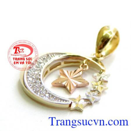 Mặt dây chuyền thiết kế riêng cho nữ giới, đem lại nét đẹp dịu dàng nguyên thủy. Mặt trăng ôm ngàn sao