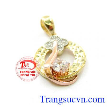 Mặt dây chuyền vàng ngọc nữ mang lại vẻ dịu dàng, nữ tính cho người đeo.