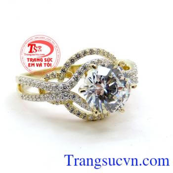 Chiếc Nhẫn Nữ Quý Phái chất lượng cao mẫu mã đẹp. Nhẫn nữ là món quà ý nghĩa dành cho phái đẹp,là món quà ý nghĩa tặng người yêu trong các ngày lễ, kỷ niệm