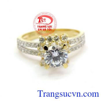 Nhẫn Vàng Gắn Đá Đẹp chất lượng. Nhẫn Vàng Gắn Đá Đẹp sang trọng nhưng không kém phần quý phái nhẫn được đính nhiều đá nhỏ lung linh tạo nên vẻ đẹp cho sản phẩm sẽ khiến bàn tay nhỏ xinh của nữ chủ nhân thon thả.