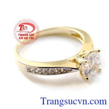Nhẫn nữ đẹp cho ngón tay xinh chất lượng cao. Sự kết hơp tuyệt vời giữa vàng 10k với đá CZ sẽ khiến bàn tay nhỏ xinh của nữ chủ nhân thon thả, ngọc ngà hơn. Sản phẩm có tại cty trang sức Em và Tôi.