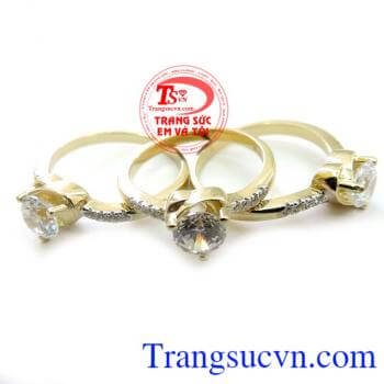 Nhẫn Nữ Trái Tim Đá 10k đẹp. Bàn tay của bạn sẽ thu hút được nhiều ánh nhìn hơn nếu trên tay đeo mẫu nhẫn nữ đính đá to đẹp này mang lại một vẻ đẹp sang trọng quý phái hợp thời trang với xu hướng hiện nay.