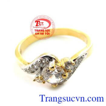 Vàng tây sang trọng nhẫn nữ được gắn đá tinh tế, thiết kế theo sự thùy mị của phái nữ, trang sức em và tôi luôn cung cấp những sản phẩm tốt nhất và đảm bảo chất lượng.