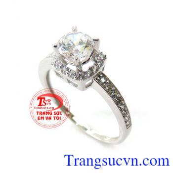 Nhẫn 10k Trắng chất lượng. Trang sức em và tôi chuyên cung cấp các loại nhẫn nữ đẹp, uy tín và chất lượng sang trọng dịu dàng đáng yêu chất liệu vàng 10k thiết kế tinh tế đơn giản mà năng động và thời trang, tôn lên nét cá tính của bạn.