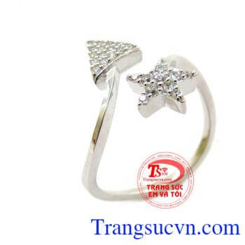 Nhẫn Nữ Vàng Trắng Ngôi Sao May Mắn chất lượng. Nhẫn Nữ Vàng Trắng Ngôi Sao May Mắn mang lại sự duyên dáng, sang trọng và quý phái