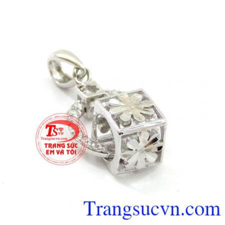 hiết kế đơn giản, tinh tế , vàng tráng 10k làm tôn lên vẻ đẹp thuần khiết cho người con gái, Mặt nữ vàng trắng yêu thương