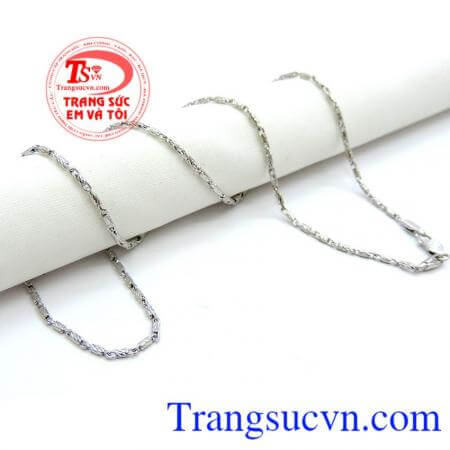 Dây chuyền nữ vàng tây quý phái kết hợp cùng mặt dây chuyền nữ tinh tế và quyến rũ