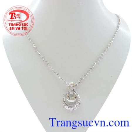 Bộ mặt vàng trắng quý phái, Bộ dây chuyền vàng trắng thiết kế sang trọng.
