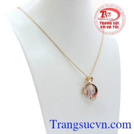 Bộ mặt dây chanel đẹp là món quà ý nghĩa cho người thương. 