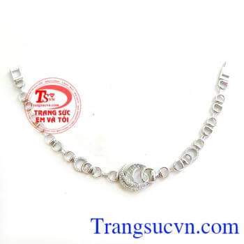 Lắc Nữ Vàng Trắng Korea với thiết kế và chế tác tinh tế, đường nét sáng bóng,bền đẹp.