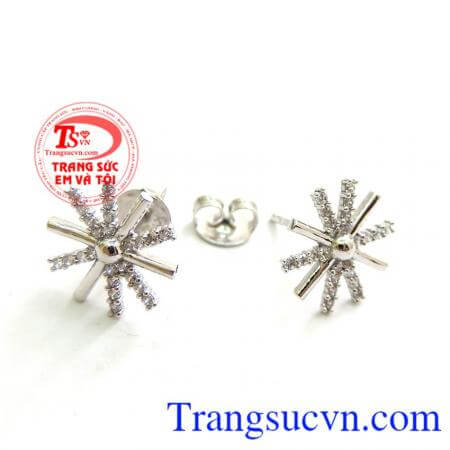 Hoa Tai Vàng Trắng Độc Đáo khách hàng ưa chuộng khi sử dụng sản phẩm là món quà ý nghĩa dành cho phái đẹp,