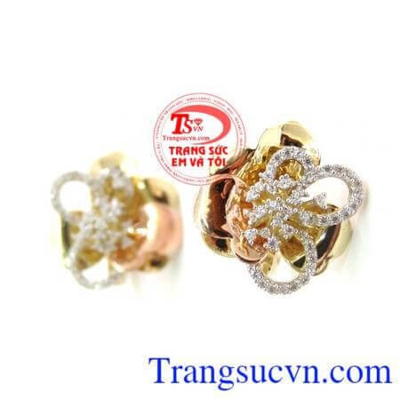 Bạn đang băn khoăn mỗi buổi sáng đứng trước gương và không biết chọn hoa tai nào phù hợp với trang phục. Bông Tai Xinh Cho Nàng