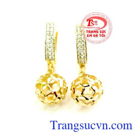 Hoa Tai Dior Kiểu Đẹp là biểu tượng của sự cao quý sang trọng đồng thời còn là biểu tượng của may mắn niềm vui và chung thủy.