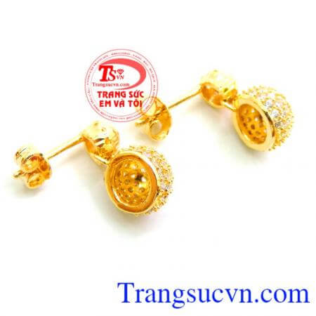 Hoa tai vàng 10k cao quý, hoa tai đẹp, chất lượng đảm bảo, hoa tai vàng tây chế tác tinh xảo, mang đến vẻ đẹp thời trang quý phái cho người đeo. Cá Tính Với Bông Tai Xinh Xắn.