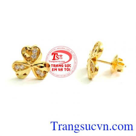 Đôi Hoa Tai Cỏ 3 Lá biểu trưng cho sự may mắn tình yêu và hạnh phúc còn tô thêm vẻ đẹp cho chủ nhân là món quà ý nghĩa cho phái đẹp.