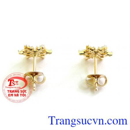 Những ngày cuối đông đầu xuân chính là thời điểm tuyệt vời nhất để bạn diện đôi bông tai hoa tuyết lấp lánh này.  Đôi Hoa Tai Bông Hoa Tuyết