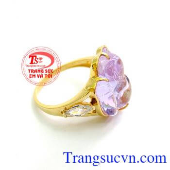 Nhẫn Nữ Hồ Ly 10k đẹp chất lượng vàng đảm bảo. Nhẫn Nữ Hồ Ly 10k đẹp được thiết kế nhẹ nhàng đơn giản nhưng mang đầy vẻ sang trọng quý phái cho phái đẹp, chiếc nhẫn được gắn đá nhân tạo