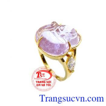 Nhẫn Nữ Hồ Ly 10k đẹp chất lượng vàng đảm bảo. Nhẫn Nữ Hồ Ly 10k đẹp được thiết kế nhẹ nhàng đơn giản nhưng mang đầy vẻ sang trọng quý phái cho phái đẹp, chiếc nhẫn được gắn đá nhân tạo