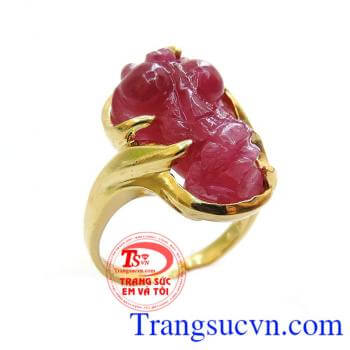 Nhẫn nữ ruby hồng ngọc, nhẫn nữ tỳ hưu ruby hồng ngọc xinh xắn, sang trọng, nhẫn nữ vàng tây 14k chạm tỳ hưu đá quý ruby phong thủy. Ruby , giọt máu của đất trời, là biểu tượng của sự tinh tế, nhẹ nhàng nhất