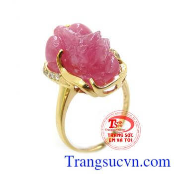 Nhẫn nữ tỳ hưu ruby mông cong, nhẫn nữ tỳ hưu ruby hồng ngọc xinh, ru by biểu tượng của tình yêu, sự ngọt ngào và tinh tế. nhãn nữ ruby là một trong những xu hướng lựa chọn trang sức hàng đầu của phái đẹp.