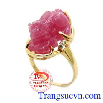 Nhẫn nữ tỳ hưu ruby mông cong, nhẫn nữ tỳ hưu ruby hồng ngọc xinh, ru by biểu tượng của tình yêu, sự ngọt ngào và tinh tế. nhãn nữ ruby là một trong những xu hướng lựa chọn trang sức hàng đầu của phái đẹp.