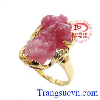 Nhẫn tỳ hưu nữ ruby tinh tế, nhẫn nữ tỳ hưu ruby vàng tây 14k đẹp thời trang, nhẫn tỳ hưu nữ kết hợp với các phụ kiện trang sức ruby khác, đem lại vẻ đẹp thời thượng. Sản phẩm kèm giấy kiểm định.