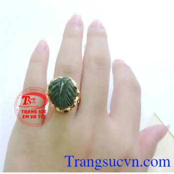Nhẫn nữ NCT hình lá may mắn, nhẫn nữ jadeite thiên nhiên theo bộ mặt dây, nhẫn nữ thiết kế hình lá may mắn, vàng 10k đẹp sang trọng, nhẫn nữ vàng thời trang, nhẫn nữ có giấy kiểm định, đeo phong thủy , NCT hợp với tất cả các mệnh