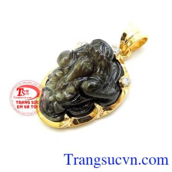 Mặt Dây Thiềm Thừ Saphir Bọc Vàng 14k sang trọng, Saphir là biểu tượng của sự giàu sang thịnh vượng tình yêu và lòng chung thủy.