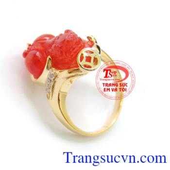 Nhẫn tỳ hưu ngọc mang lại nhiều may mắn đeo hợp mệnh dành cho phái đẹp, đeo hợp thời trang và quý phái nhẫn nữ tỳ hưu.