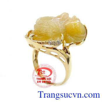 Bán chiếc Nhẫn Nữ Tỳ Hưu Thạch Anh Tóc Đẹp Lạ chất lượng cao mẫu mã đẹp. Nhẫn Nữ Tỳ Hưu Thạch Anh Tóc Đẹp Lạ mang lại may mắn bảo vệ sức khỏe cho chủ nhân