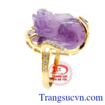 Nhẫn Nữ Tỳ Hưu Thạch Anh Tím Tài Lộc Bao thế kỷ qua các vị vua chúa và nữ hoàng đều yêu thích một màu tím hoàng gia,màu tím tình yêu,với ý nghĩa mang lại nhiều may mắn và thu hút tài lộc trong cuộc sống. Sản phẩm bảo hành 12 tháng giao hàng toàn quốc.