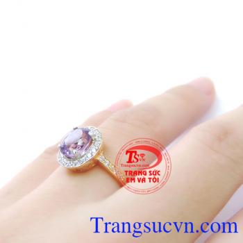 Nhẫn nữ Thạch Anh Tím trang sức phong thủy vừa đẹp vừa chứa đựng nhiều ý nghĩa tốt cho sức khỏe, tốt cho tiền tài. Sản phẩm uy tín chất lượng được giao bán trên toàn quốc.