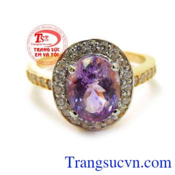 Nhẫn nữ Thạch Anh Tím trang sức phong thủy vừa đẹp vừa chứa đựng nhiều ý nghĩa tốt cho sức khỏe, tốt cho tiền tài. Sản phẩm uy tín chất lượng được giao bán trên toàn quốc.